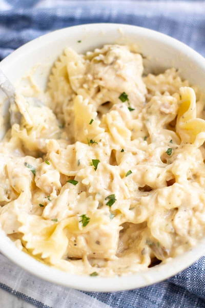 CREAMY RANCH SLOW COOKER CHICKEN