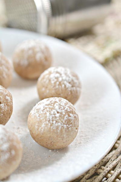 LOW CARB KETO GINGERBREAD COOKIE FAT BOMBS