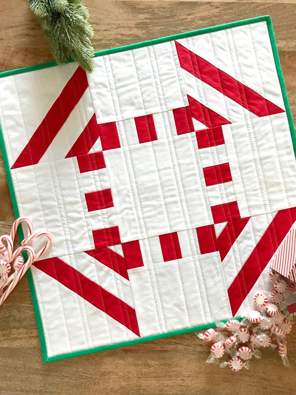 peppermint-mini-quilt-pattern-favequilts