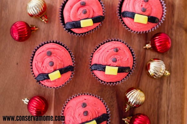 SANTA BELT CHRISTMAS CUPCAKES