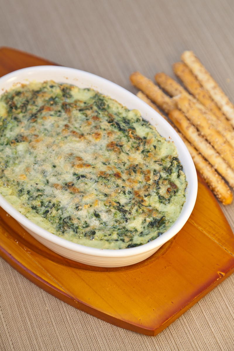Slow Cooker Hot Spinach Cheese Dip | RecipeLion.com