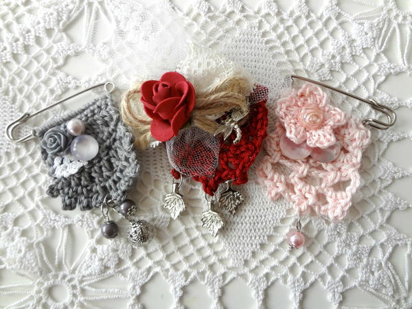 Crochet Art Brooches