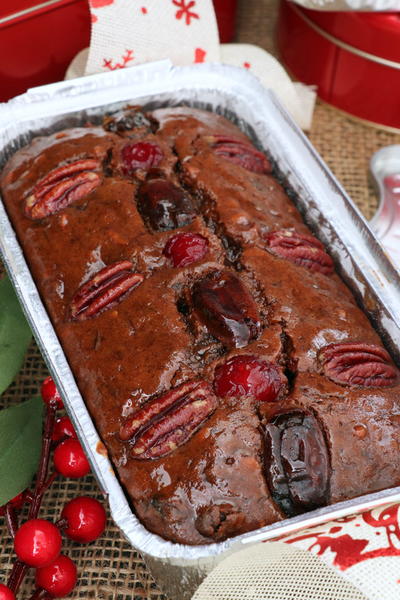 Simple Dark Moist Fruitcake