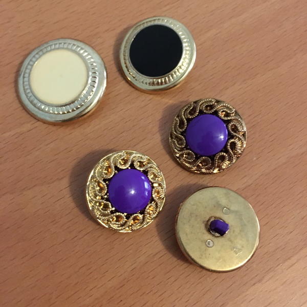 Types of coat buttons.