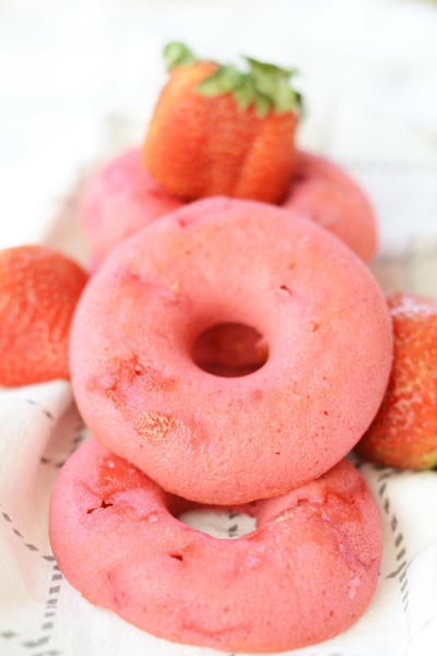 Baked Strawberry Donuts