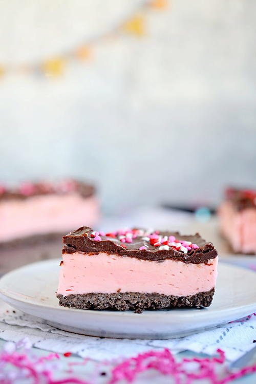 Chocolate Covered Strawberry Cheesecake | TheBestDessertRecipes.com