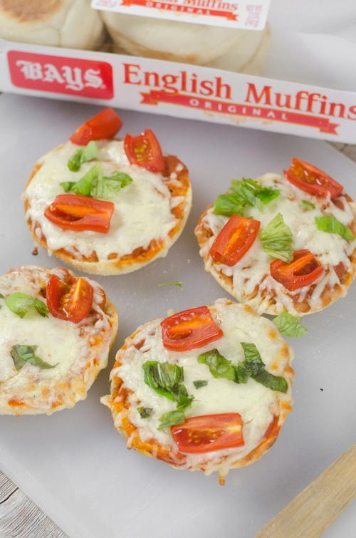 Easy English Muffin Pizzas CheapThriftyLiving Easy english muffin pizzas cheapthriftyliving