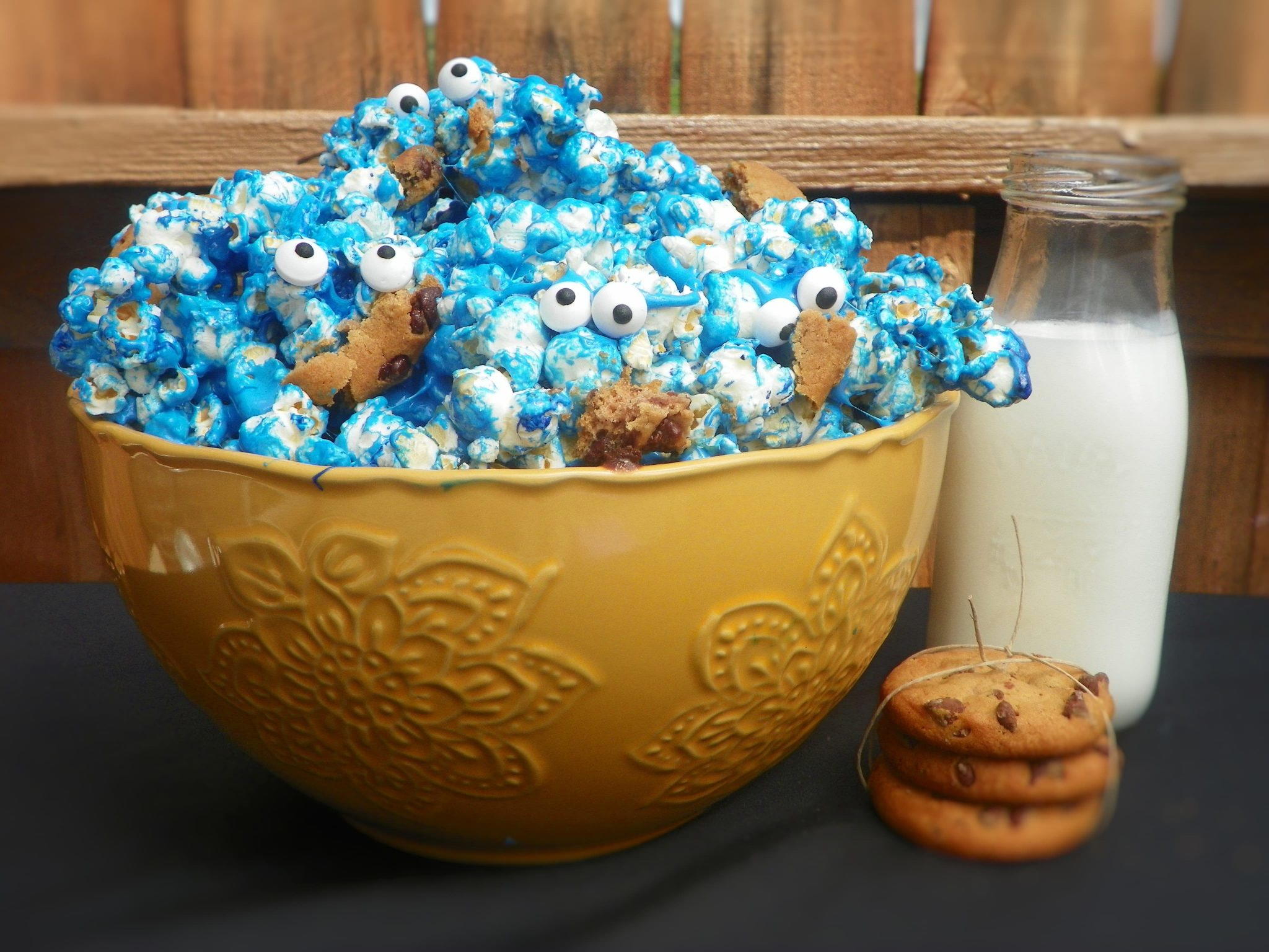 Cookie Monster Popcorn Recipe | TheBestDessertRecipes.com