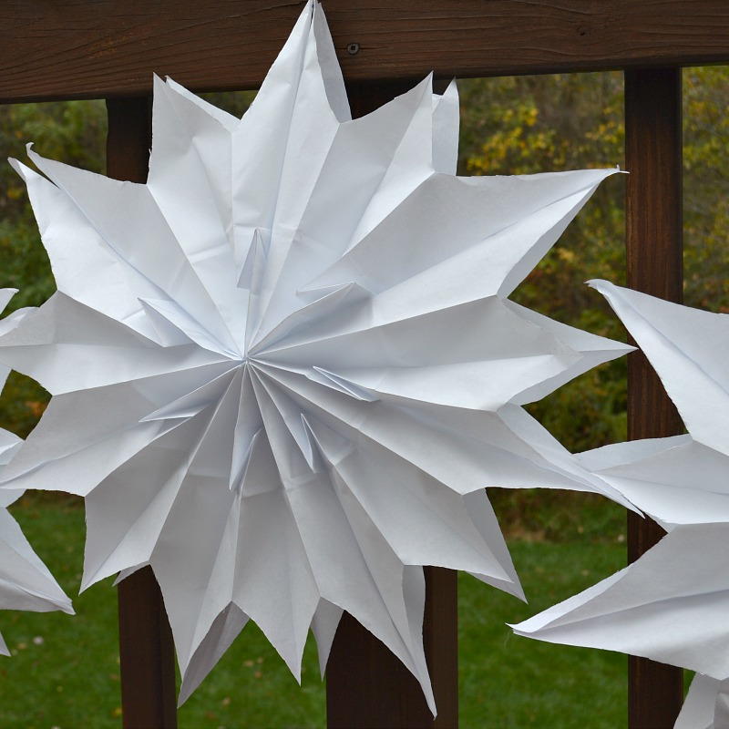 DIY Paper Star Decorations | DIYIdeaCenter.com