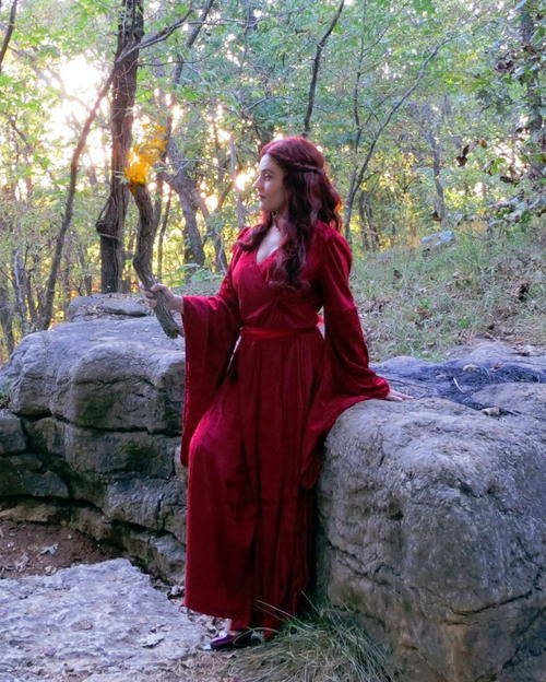 Lady Melisandre-Inspired Cosplay