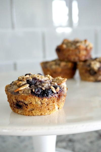 Blueberry Almond Baked Oatmeal Cups
