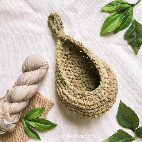 Teardrop Hanging Baskets & Plant Cozy