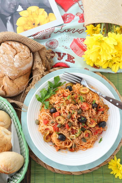 Pasta Puttanesca With Spicy Tuna