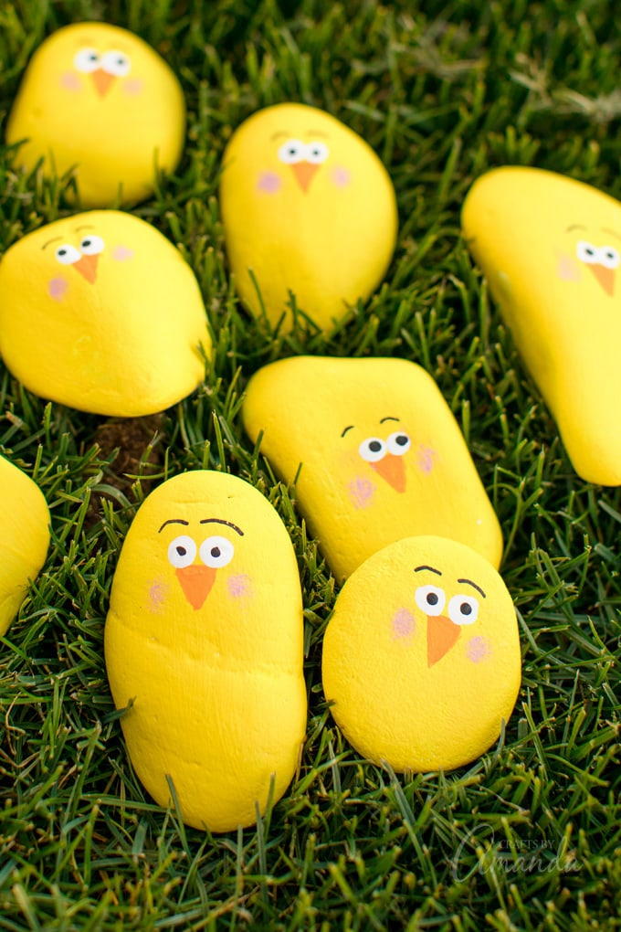 Painted Rock Chicks | AllFreeHolidayCrafts.com