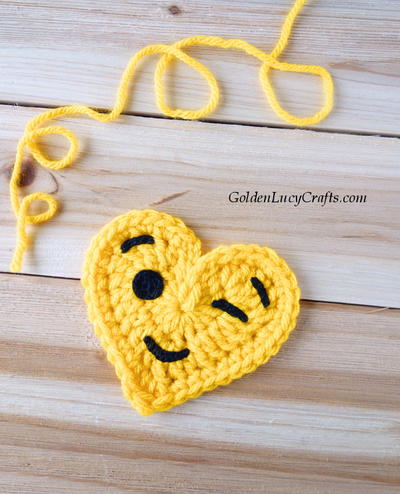 Crochet Heart Emoji – Winking Face Emoji