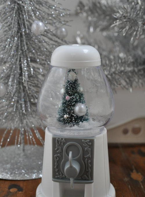 Dazzling Gumball Machine Snow Globe