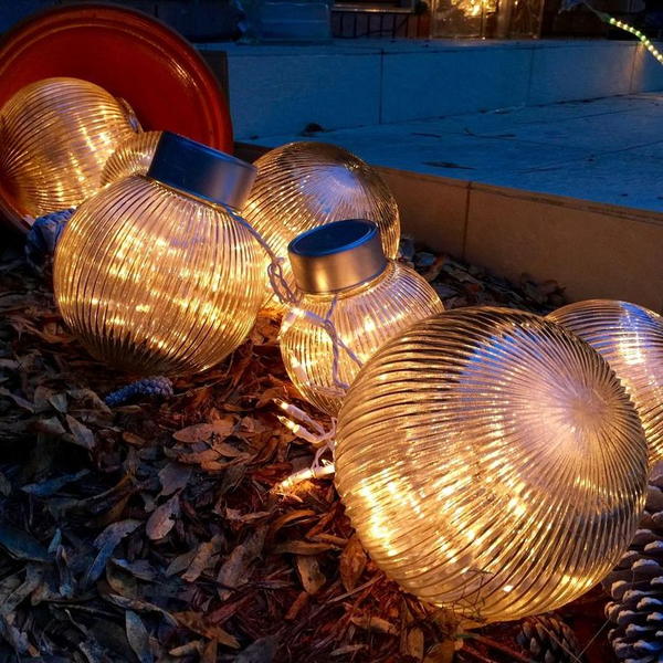 Outdoor Christmas Ornaments Upcycling Idea