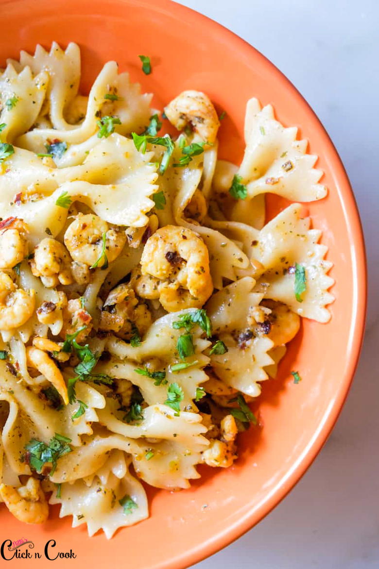 Garlic Shrimp Pasta | RecipeLion.com