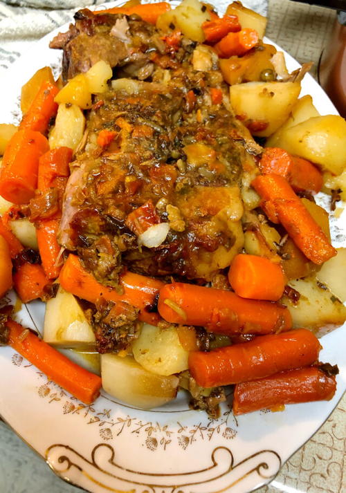 5 Ingredient Slow Cooker Pot Roast Meal | AllFreeSlowCookerRecipes.com