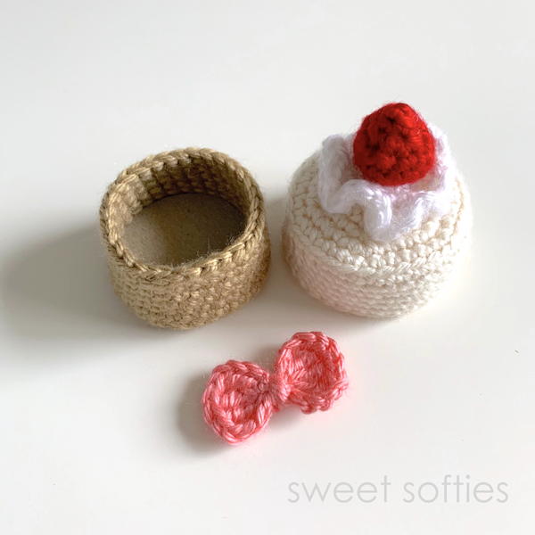 Strawberry Cake Container Gift Box