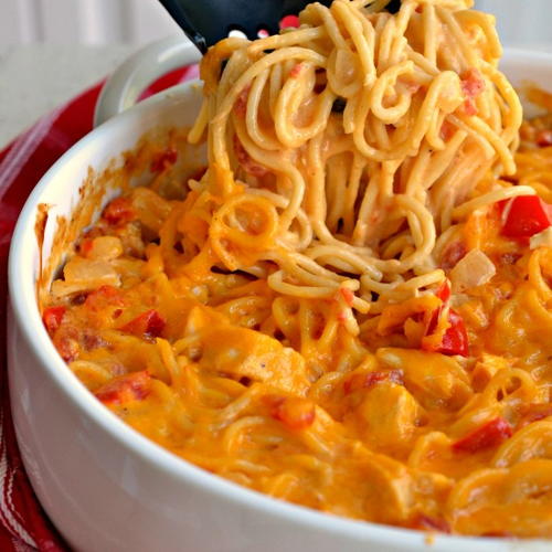 Cheesy Chicken Spaghetti | RecipeLion.com