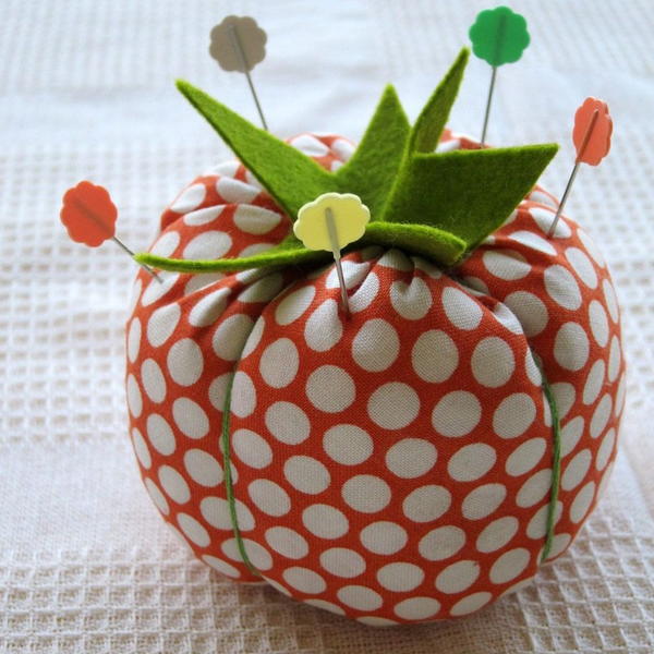 How To Make a Tomato Pin Cushion // Free Pattern - You Make It Simple