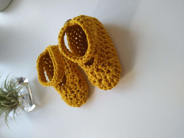 Lottie Easy Crochet Baby Shoes