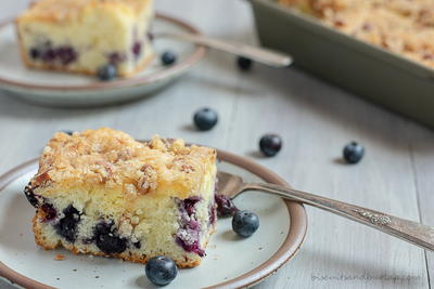 Blueberry Crumb Cake With Cream Cheese