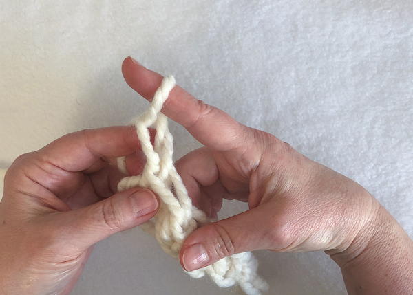 How to Finger Crochet with your Hands: For Beginners