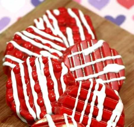 Chocolate Dipped Valentine’s Oreos