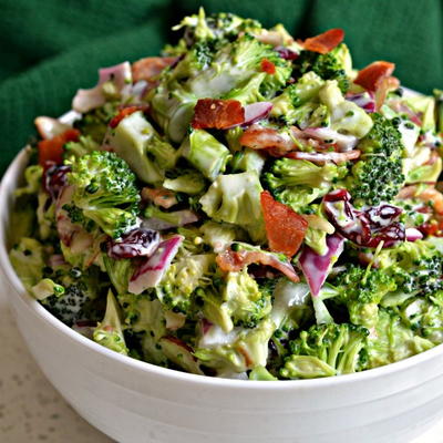 Farmer's Market Cranberry Mushroom Spinach Salad | FaveSouthernRecipes.com