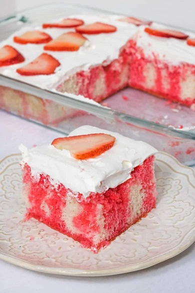 Strawberry Poke Cake Recipe | RecipeLion.com