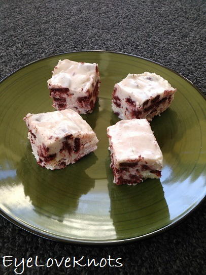 20 Minute Red Velvet Cookies & Cream Fudge