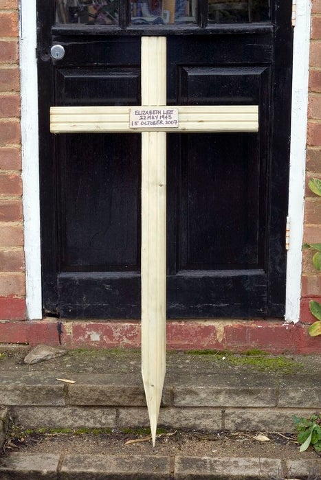 Easy Wooden Cross Stake