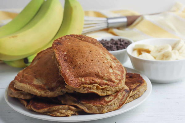 The Most Delicious Peanut Butter, Banana And Chocolate Chip Pancakes