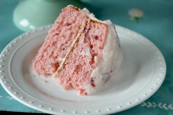 Easy Strawberry Buttercream Cake