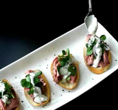 Roast Beef & Garlic Toast Points