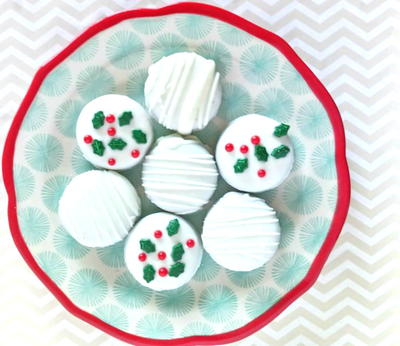 White Chocolate Covered Oreos For Christmas