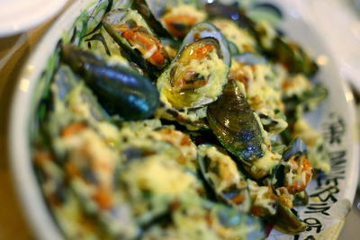 Mussels With Cheese And Garlic