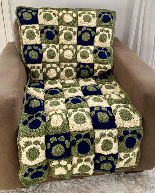 Paw Print Granny Square Paw Print Granny Square