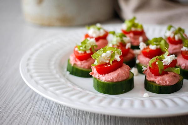 Middle Eastern Hummus And Cucumbers