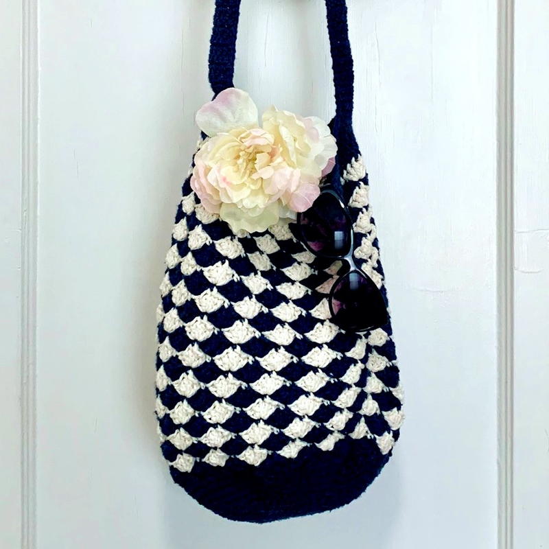 The Cutest Plarn Grocery/Beach Bag | AllFreeCrochet.com