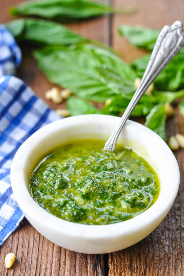 Homemade Pesto Sauce | FaveHealthyRecipes.com