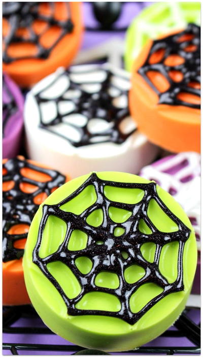 Halloween Spiderweb Oreos
