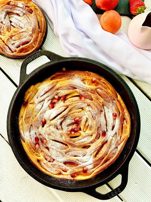 Cinnamon Roll Apple Pie