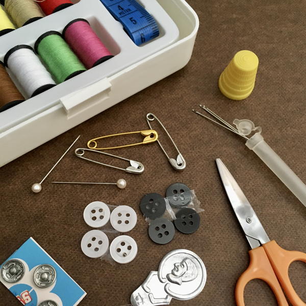 Sewing Kit Mini Travel Kit Scissor Thread Needles Beginner Tools Repair Cloth 