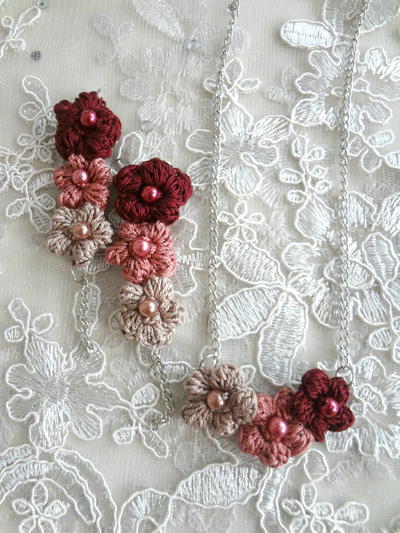 Puff Roses Necklace And Earrings