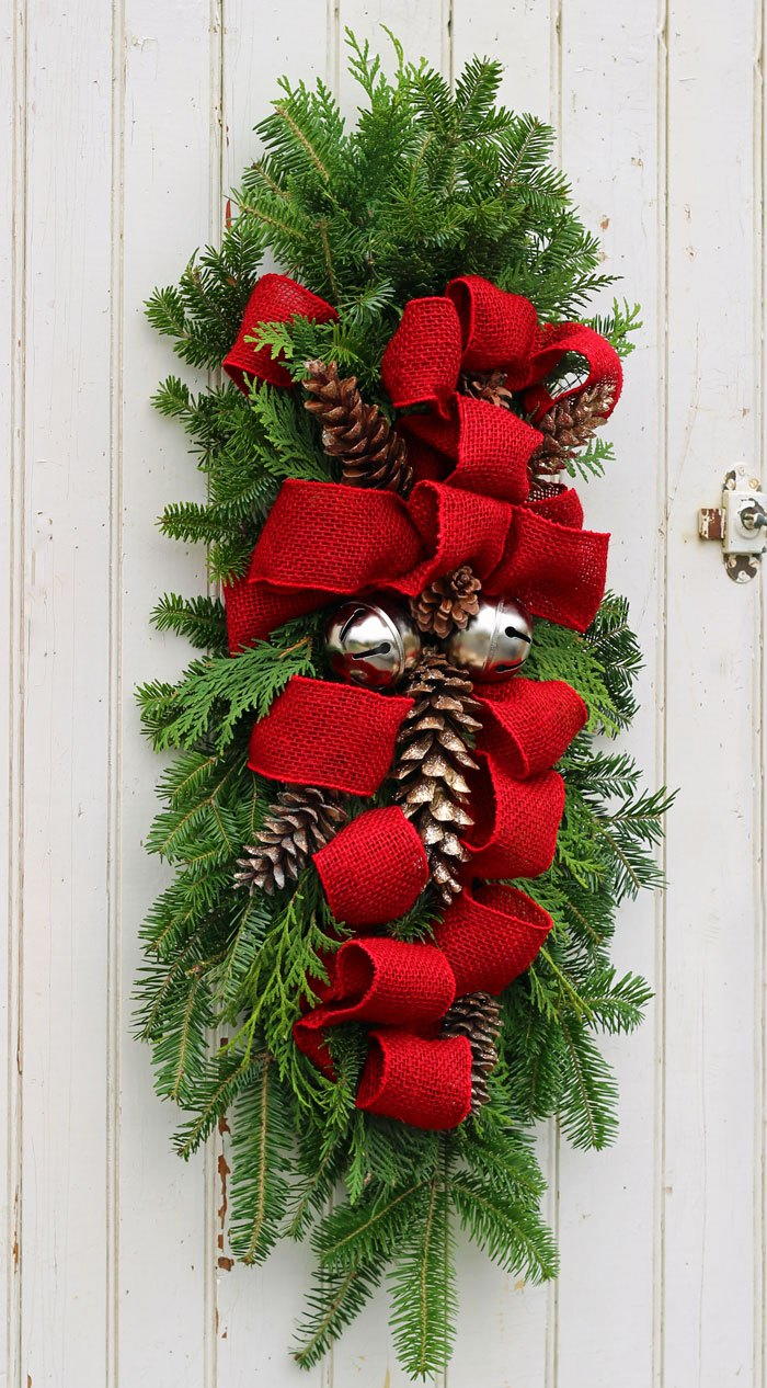 Christmas Swag Wreath | FaveCrafts.com