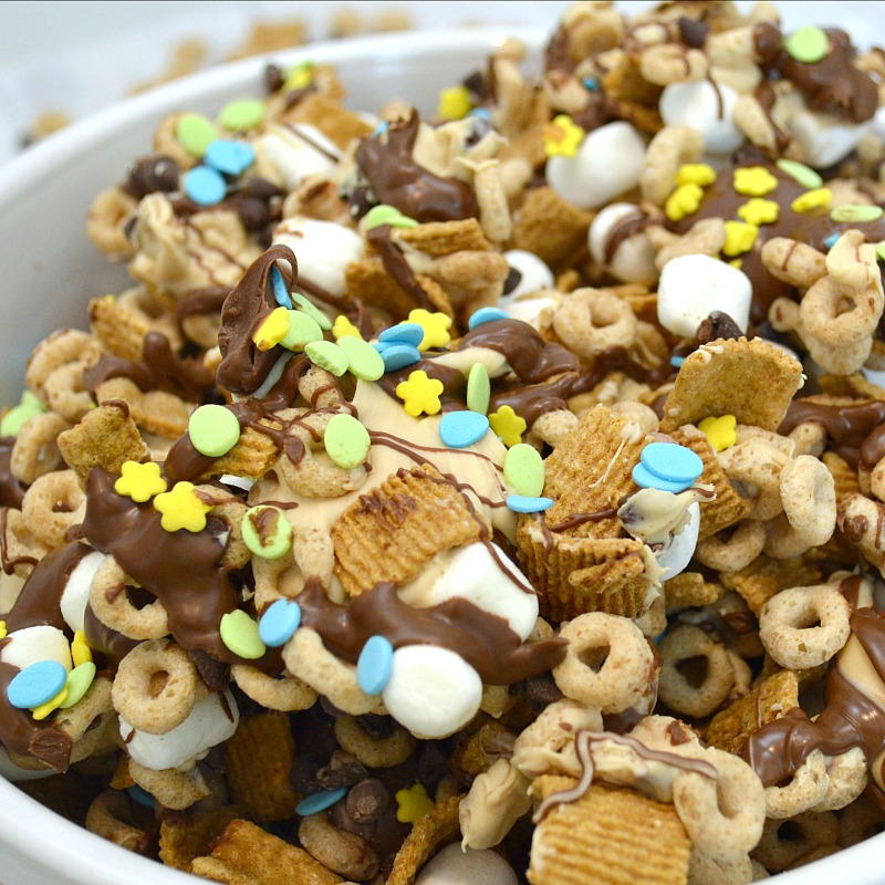 Cereal Snack Mix Recipe | TheBestDessertRecipes.com