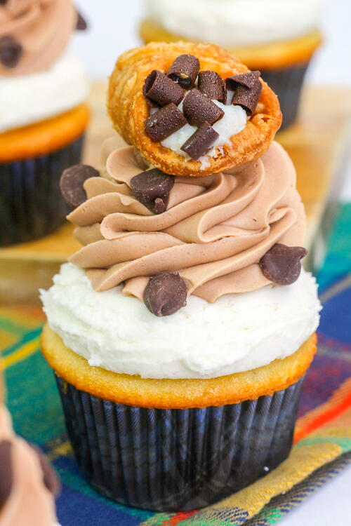 Cannoli Cupcakes | TheBestDessertRecipes.com